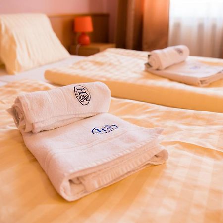 Hotel Clavis Lucenec Bagian luar foto