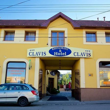 Hotel Clavis Lucenec Bagian luar foto