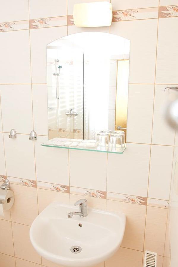 Hotel Clavis Lucenec Bagian luar foto