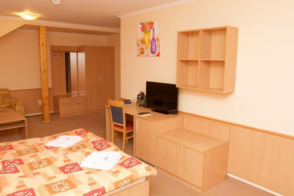 Hotel Clavis Lucenec Bagian luar foto