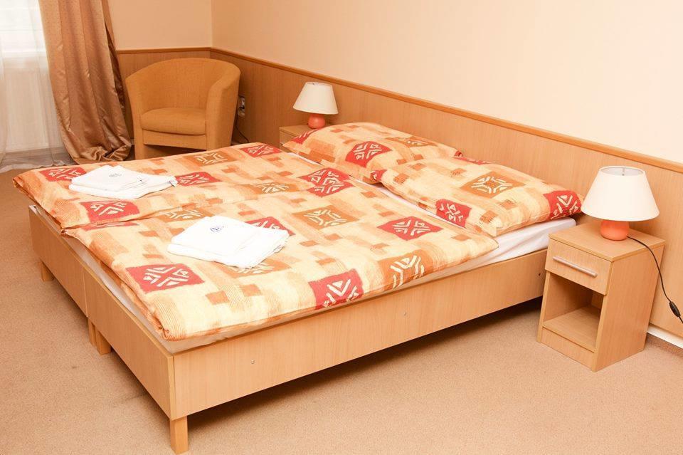 Hotel Clavis Lucenec Bagian luar foto